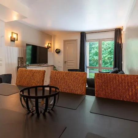 Beautiful Flat With Swimming Pool Tennis Court And Private Car Parking 09