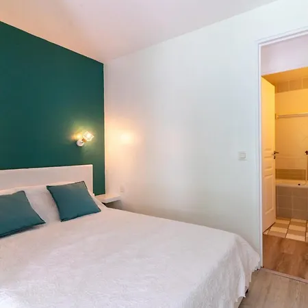 Tres Bel Renove Avec Piscine Tennis Et Parking Prive 09 Lejlighed *